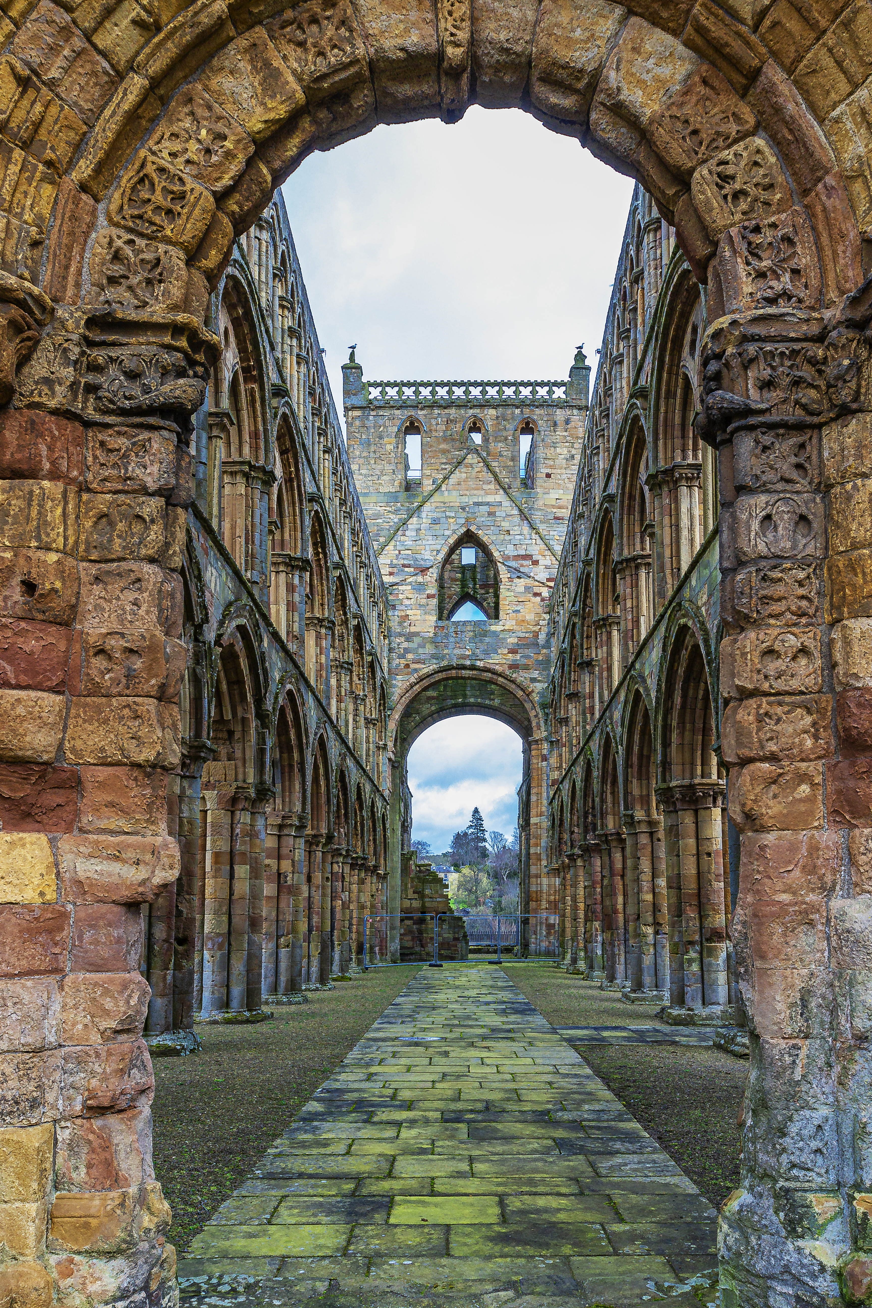 11a corina-tatar ramasitele-trecutului Jedburgh Abbey
