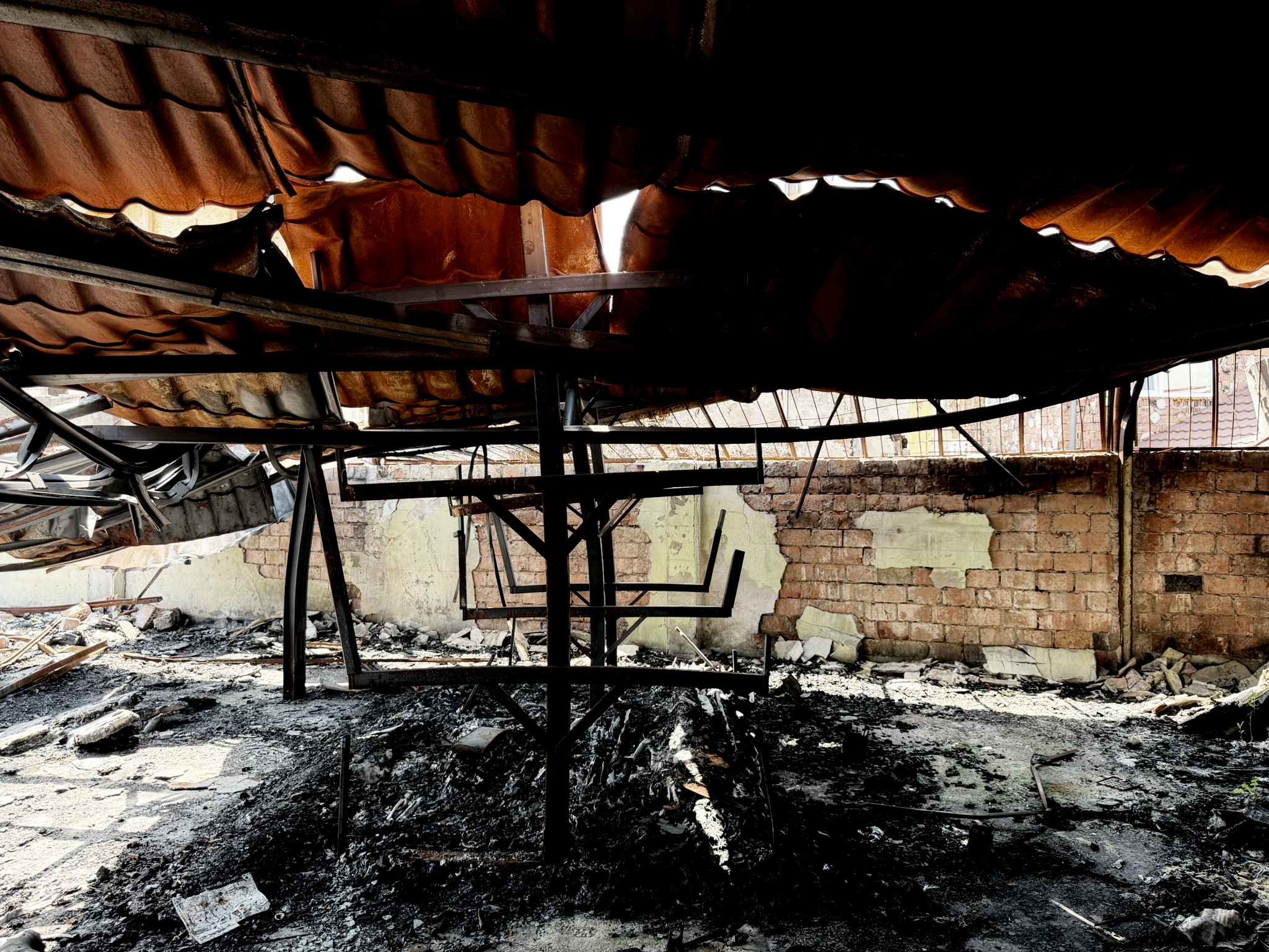 26a larissa-koncz fabrika-fire IMG